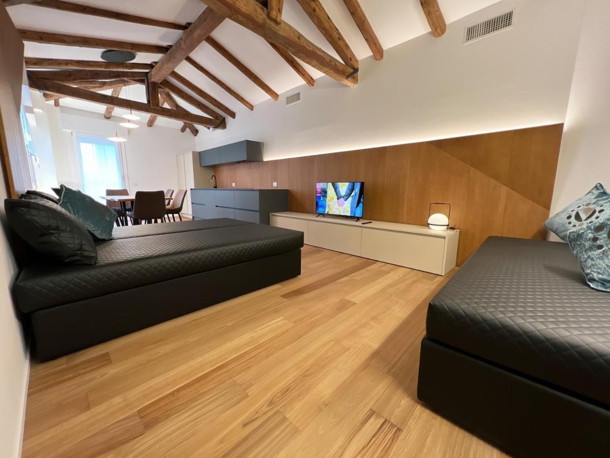 Attico Vivit 60 Apartment เมสเตร ภายนอก รูปภาพ